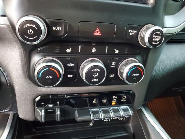 2020 RAM 1500 Big Horn Crew Cab 4x4 5'7" Box