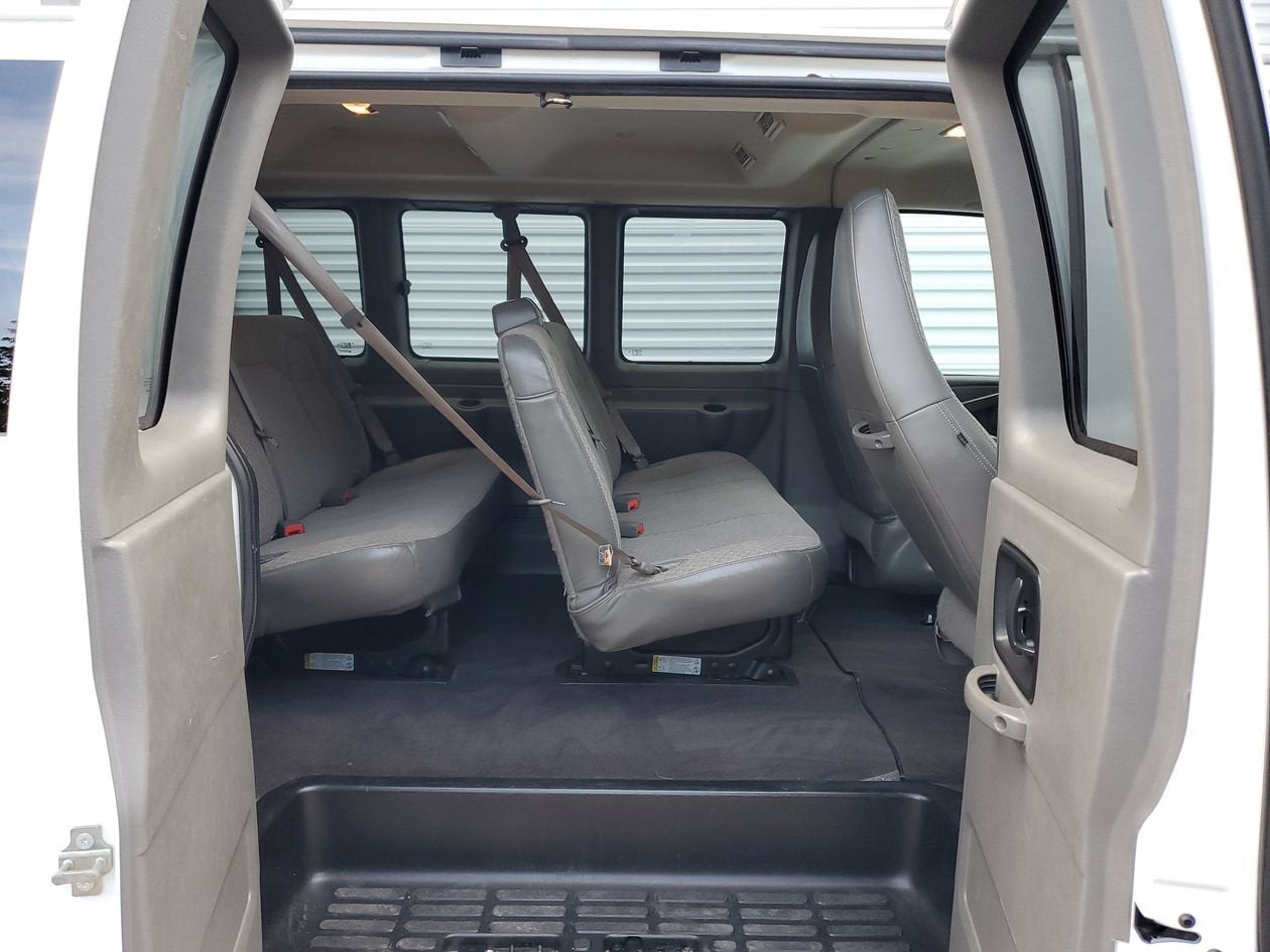 2025 Chevrolet Express Passenger 1LT