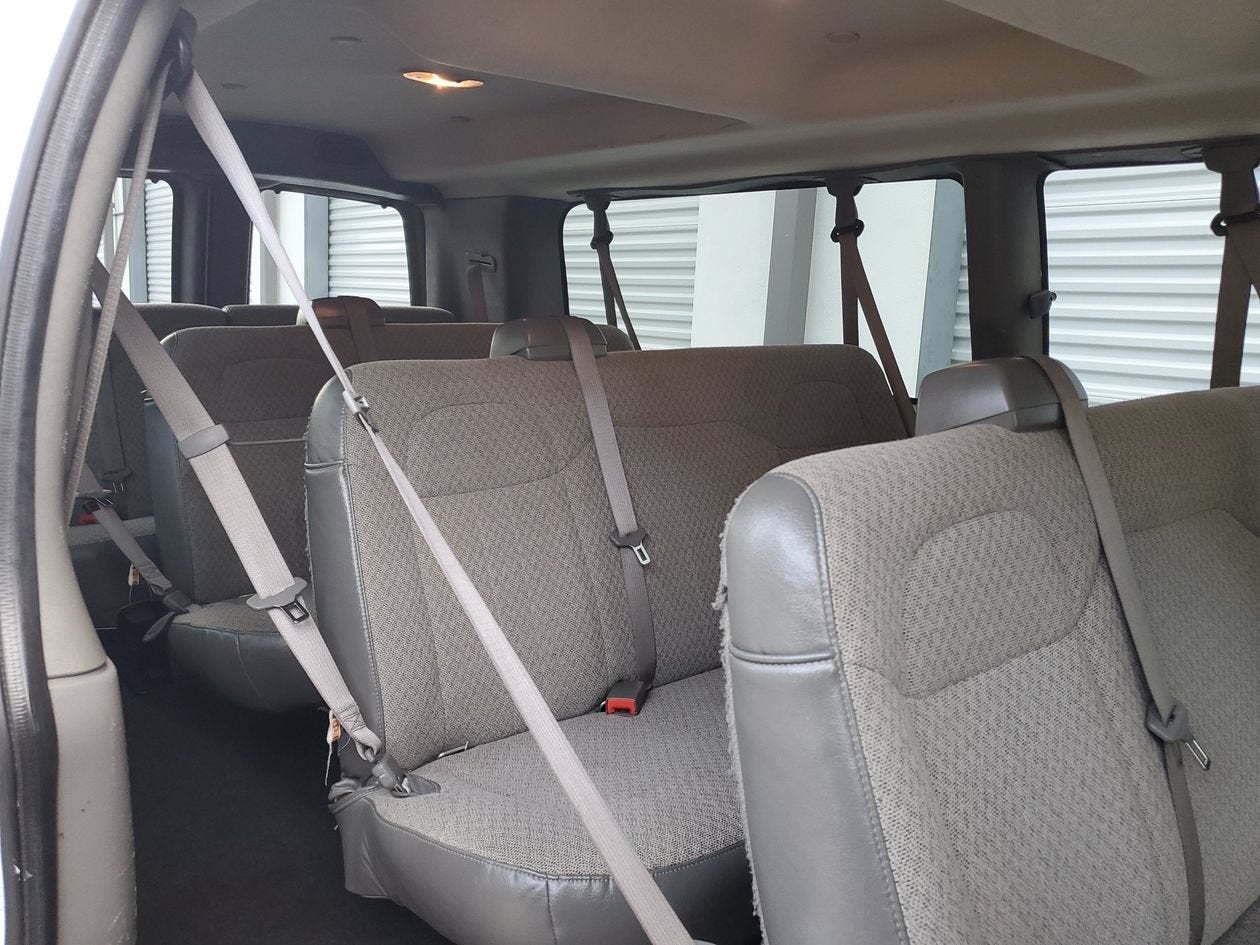 2025 Chevrolet Express Passenger 1LT