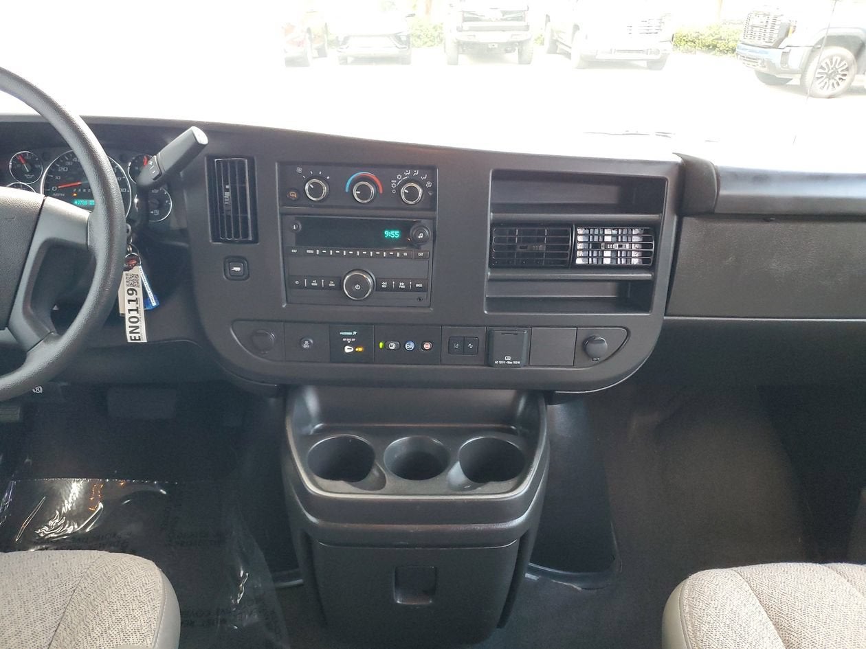 2025 Chevrolet Express Passenger 1LT