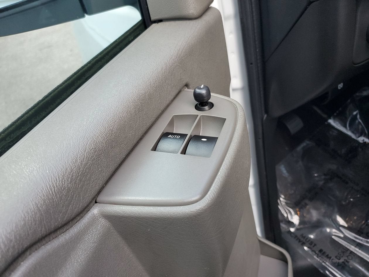 2025 Chevrolet Express Passenger 1LT