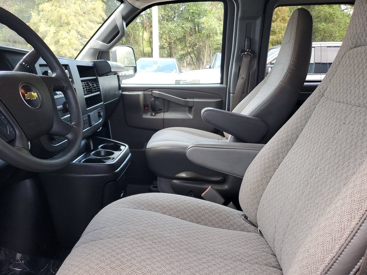 2025 Chevrolet Express Passenger 1LT