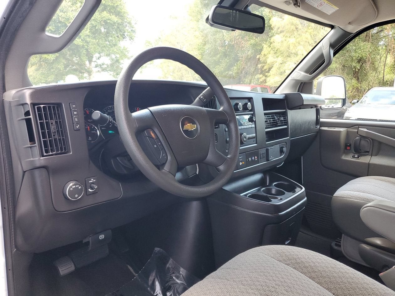 2025 Chevrolet Express Passenger 1LT