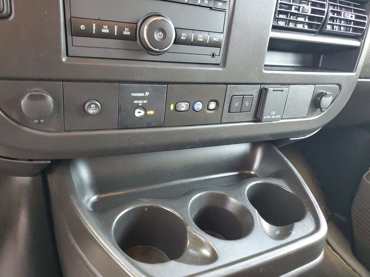2025 Chevrolet Express Passenger 1LT