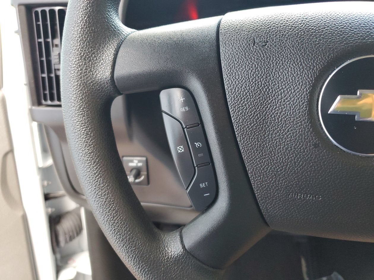 2025 Chevrolet Express Passenger 1LT
