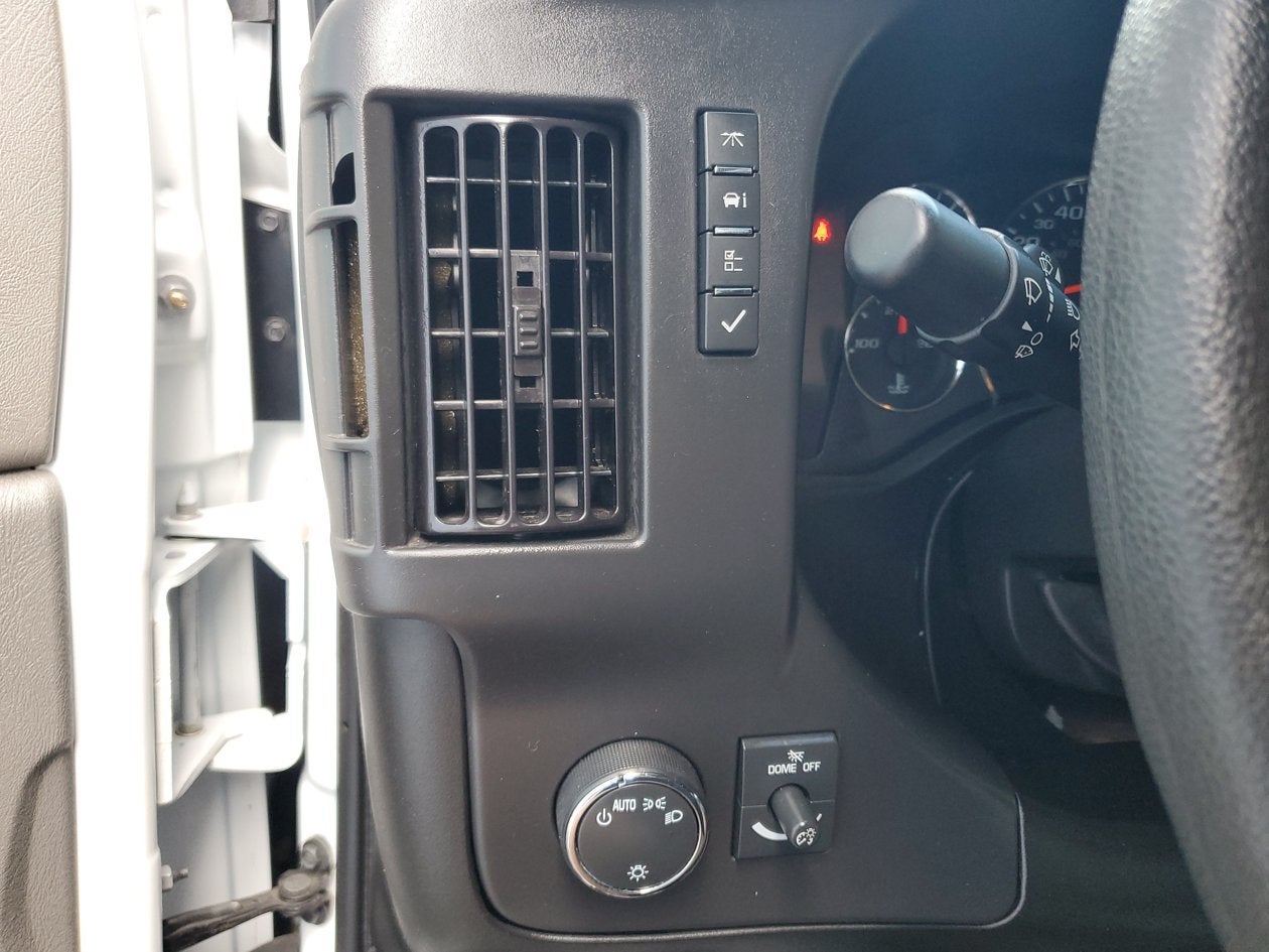 2025 Chevrolet Express Passenger 1LT