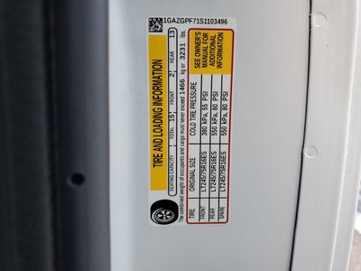 2025 Chevrolet Express Passenger 1LT
