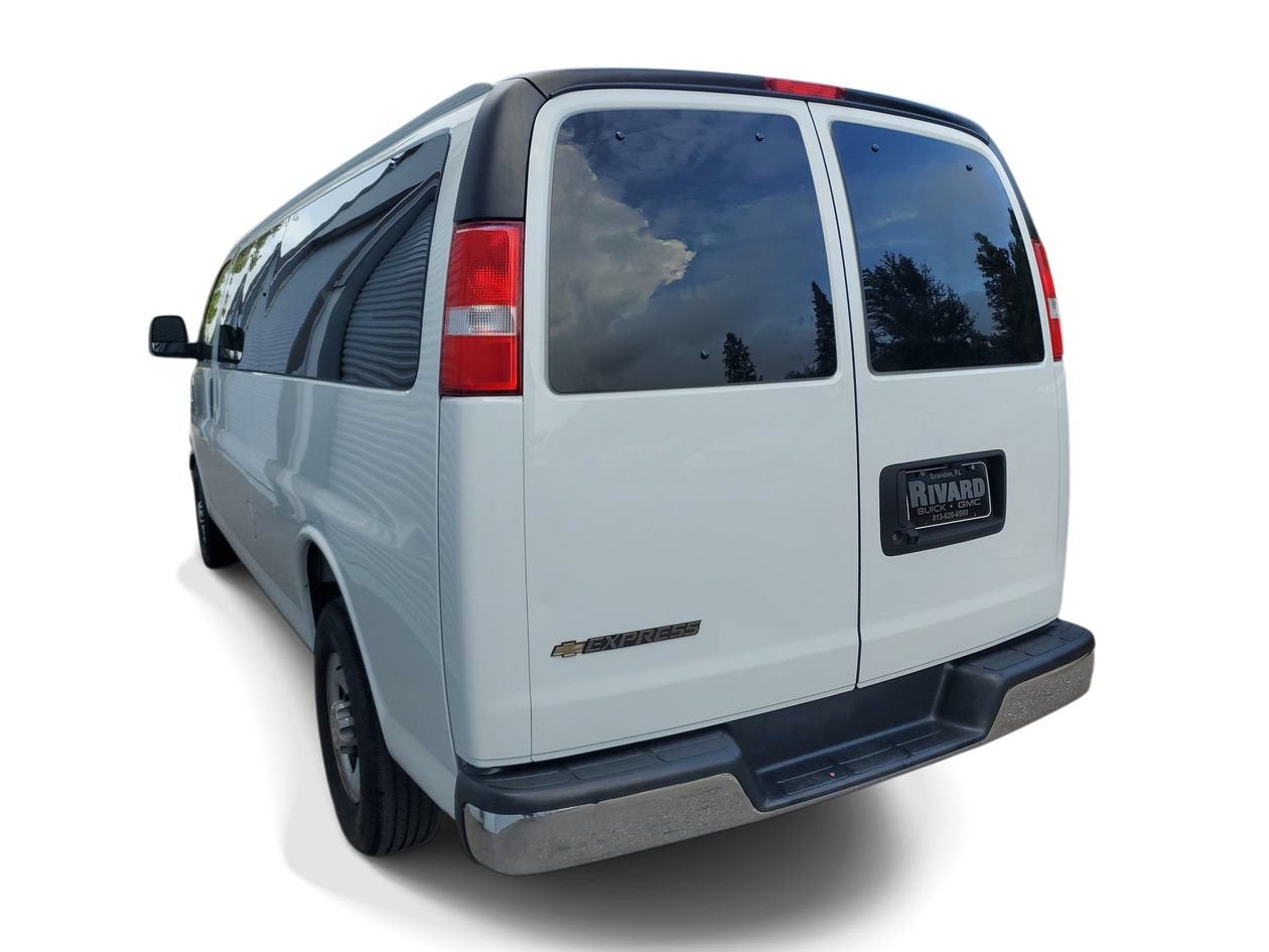 2025 Chevrolet Express Passenger 1LT