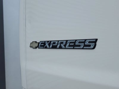 2025 Chevrolet Express Passenger 1LT