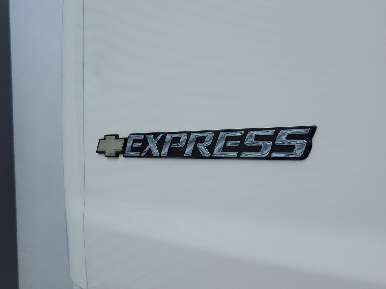 2025 Chevrolet Express Passenger 1LT
