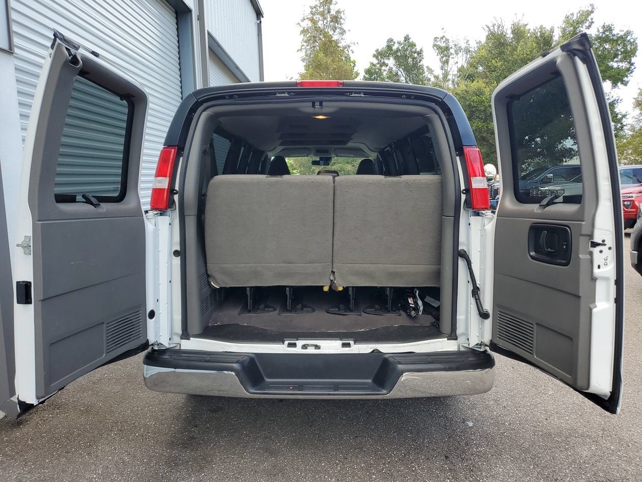 2025 Chevrolet Express Passenger 1LT