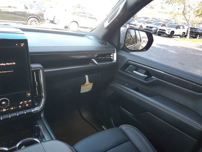 2025 GMC Yukon Elevation