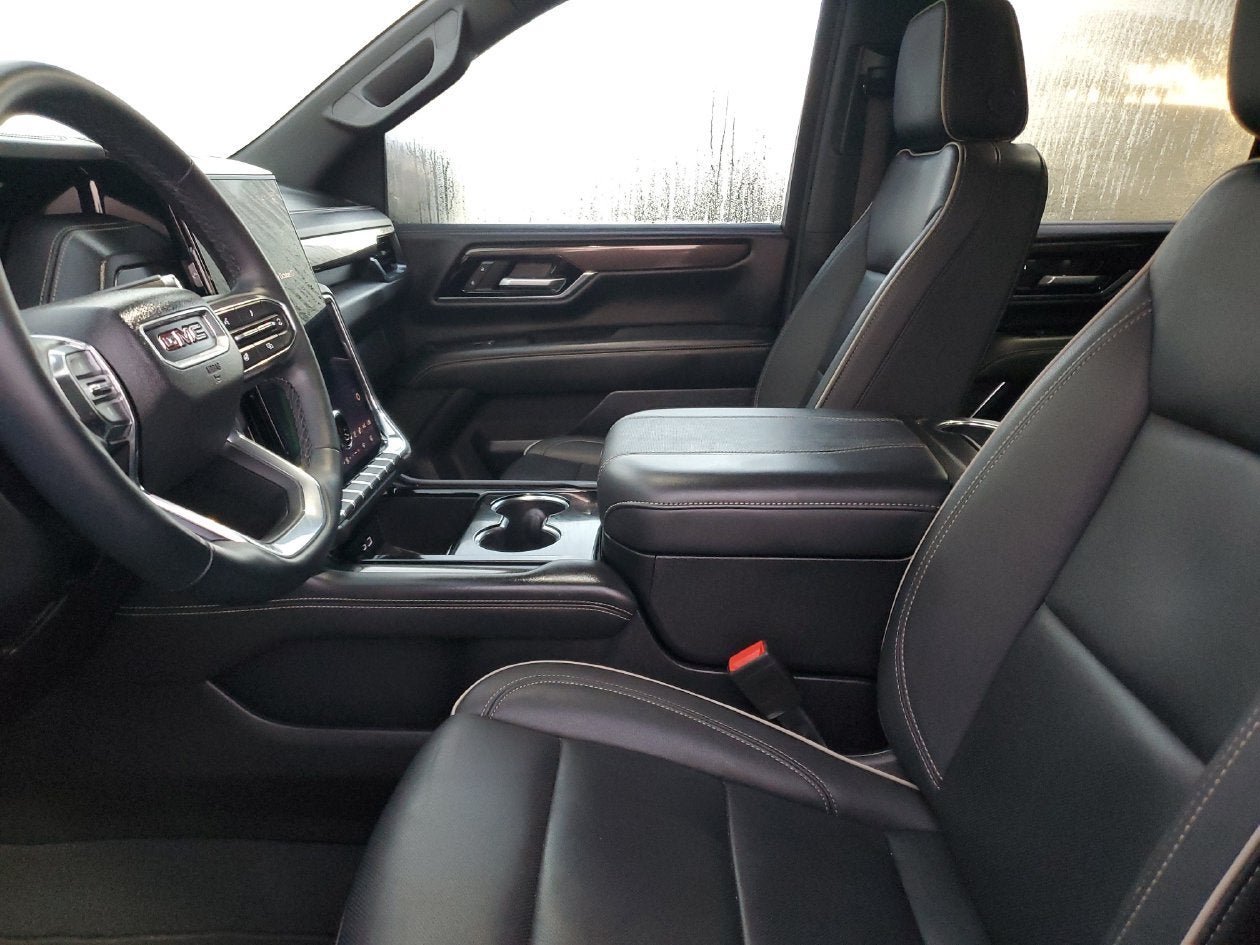 2025 GMC Yukon Elevation