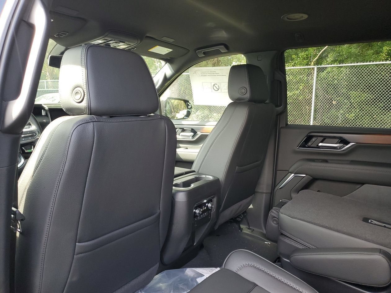 2026 GMC Yukon Denali - Photo 10