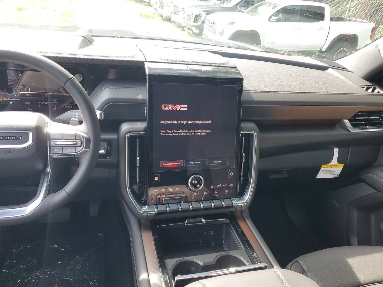 2026 GMC Yukon Denali - Photo 14