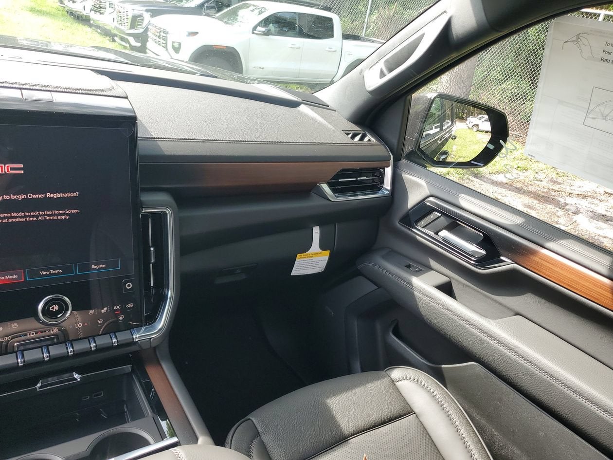 2026 GMC Yukon Denali - Photo 15