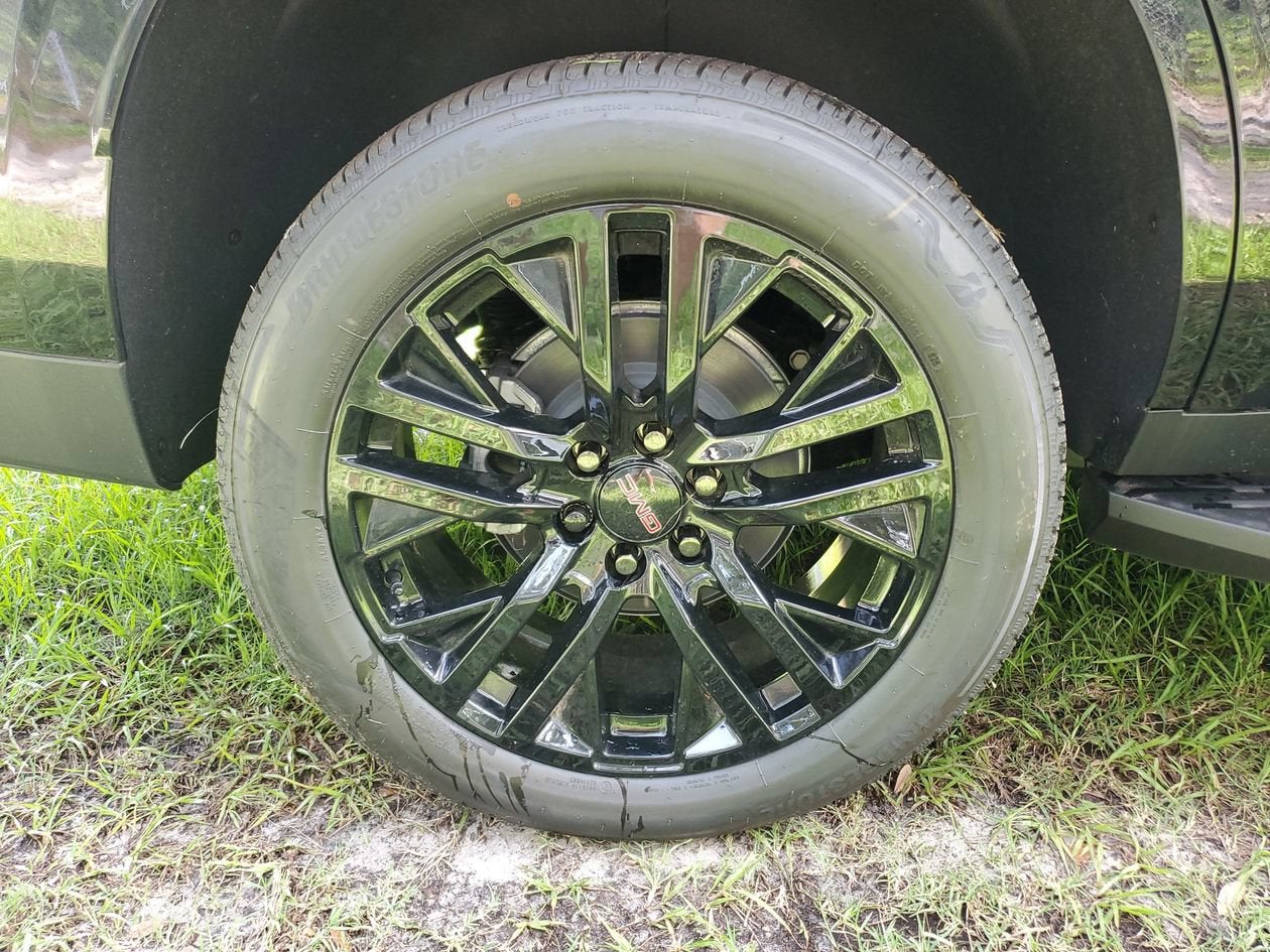 2026 GMC Yukon Denali - Photo 6
