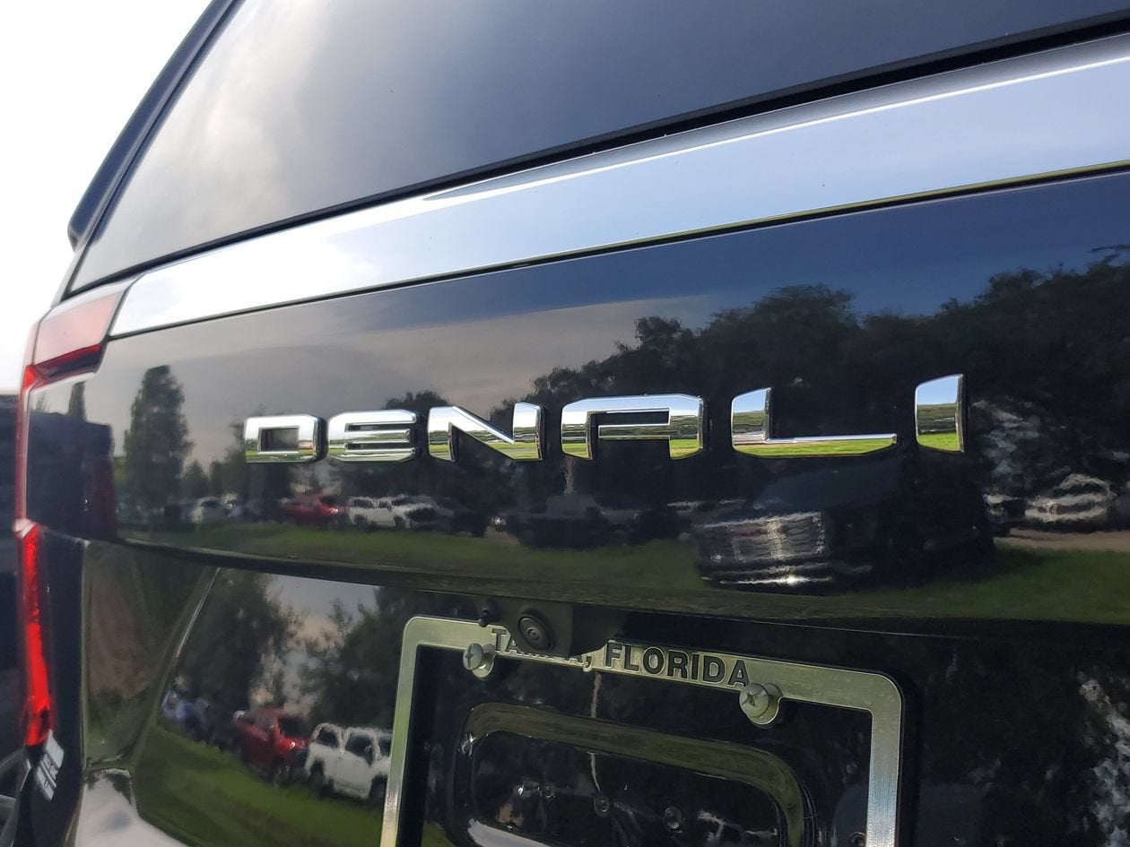 2026 GMC Yukon Denali - Photo 9