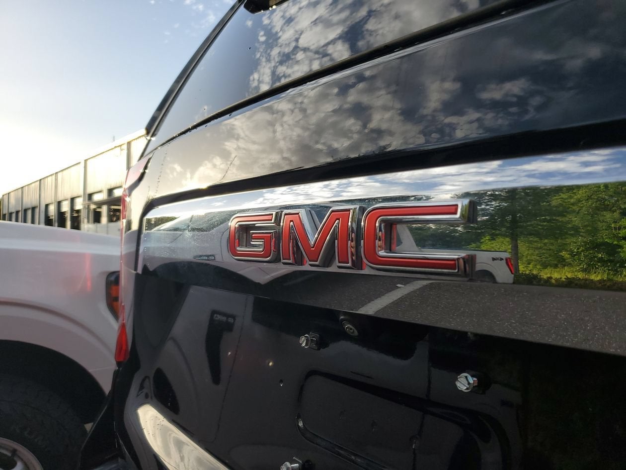 2023 GMC Yukon XL SLT