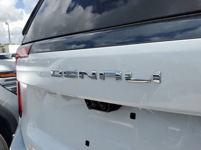 2026 GMC Yukon Denali Ultimate - Photo 9