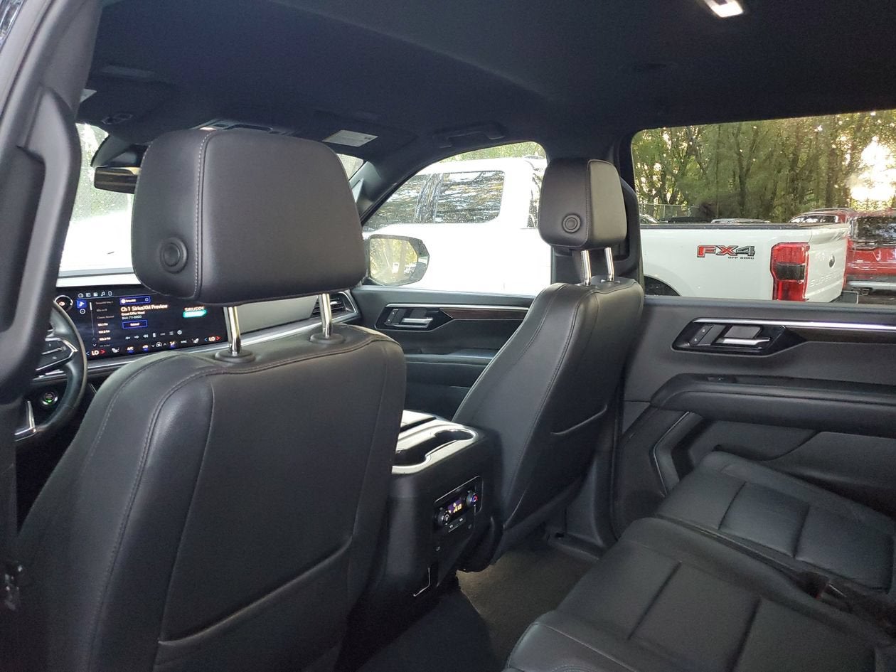 2025 Chevrolet Suburban LT