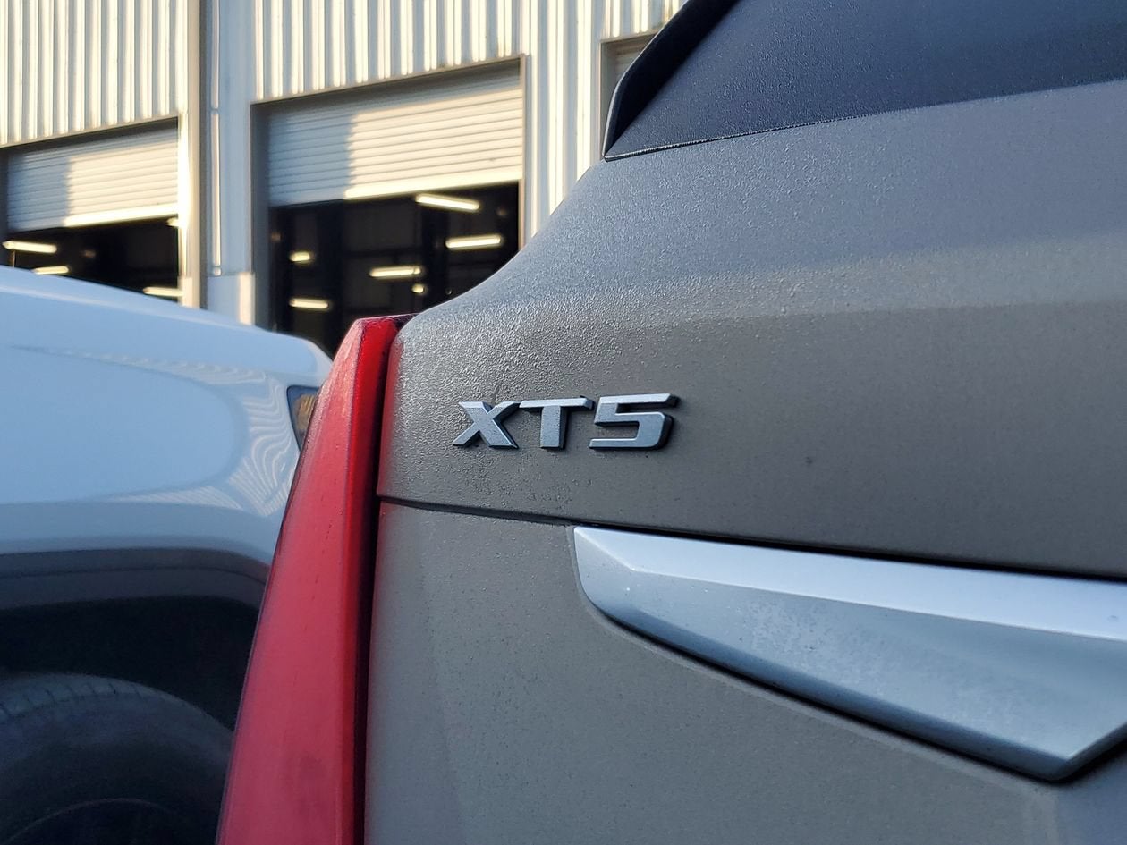 2023 Cadillac XT5 FWD Premium Luxury