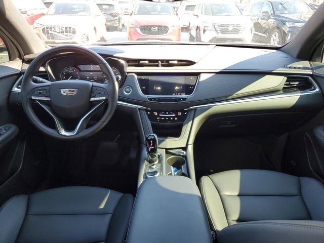 2025 Cadillac XT6 Luxury