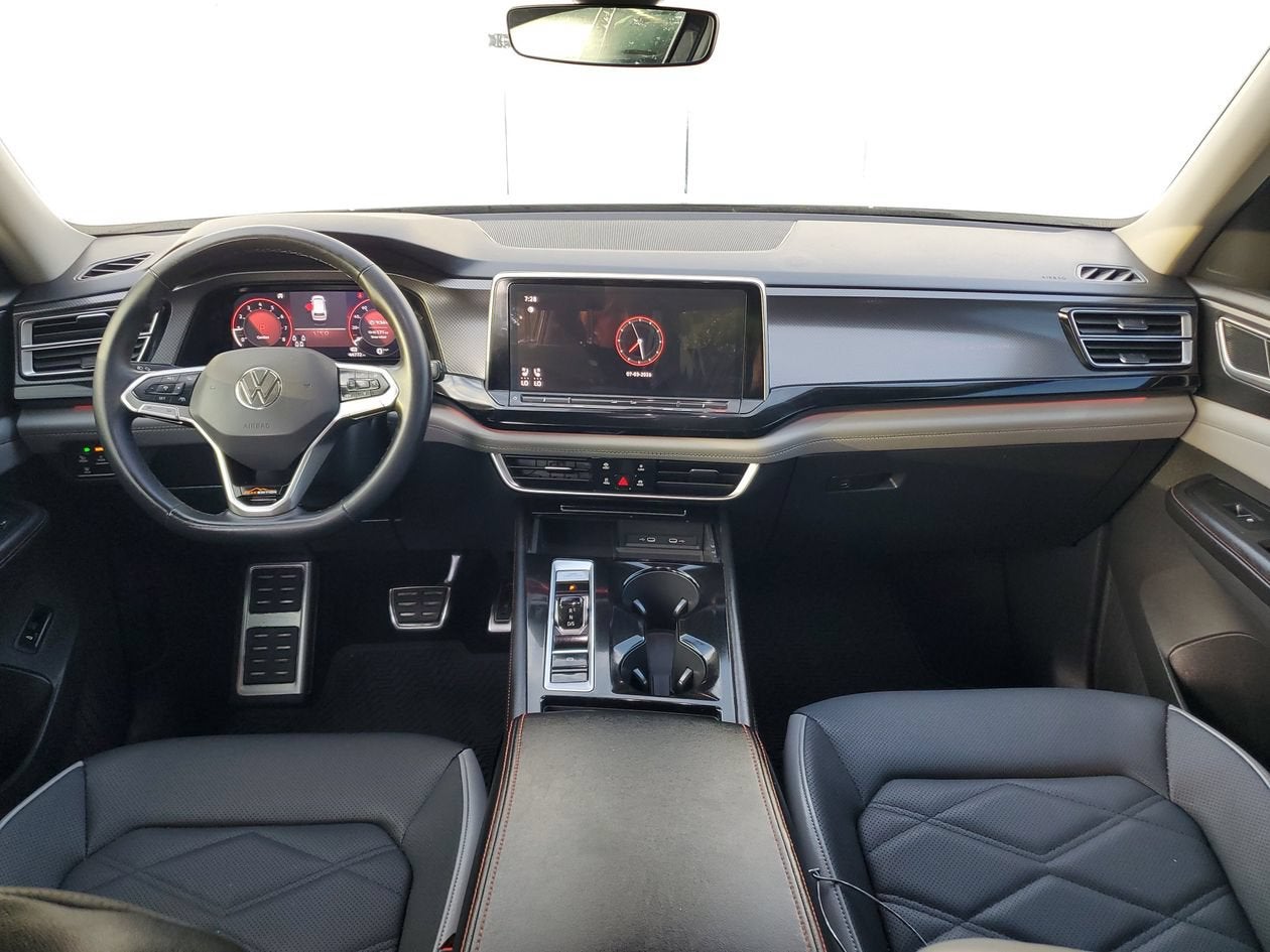 2024 Volkswagen Atlas 2.0T Peak Edition SE w/Technology
