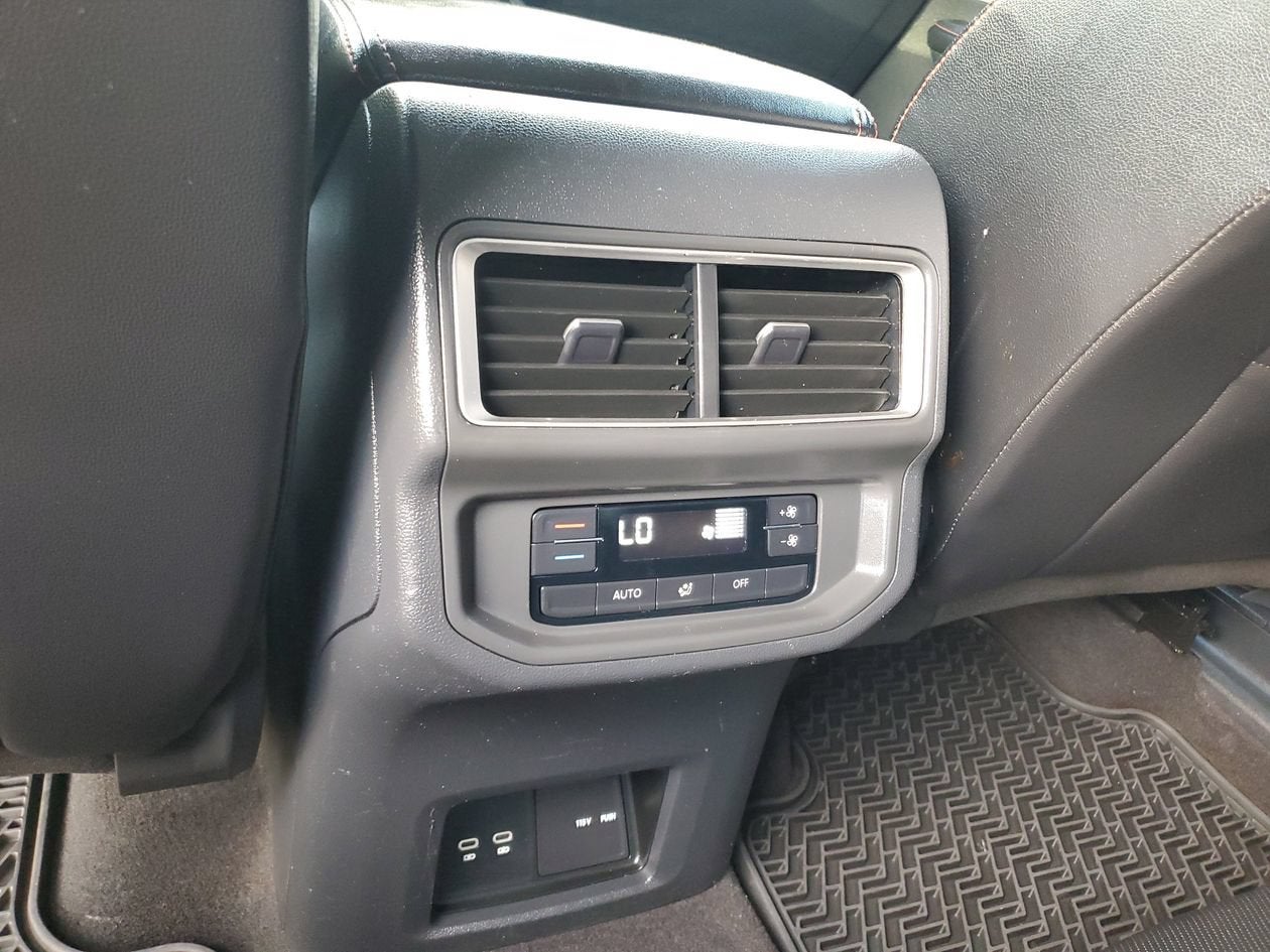 2024 Volkswagen Atlas 2.0T Peak Edition SE w/Technology