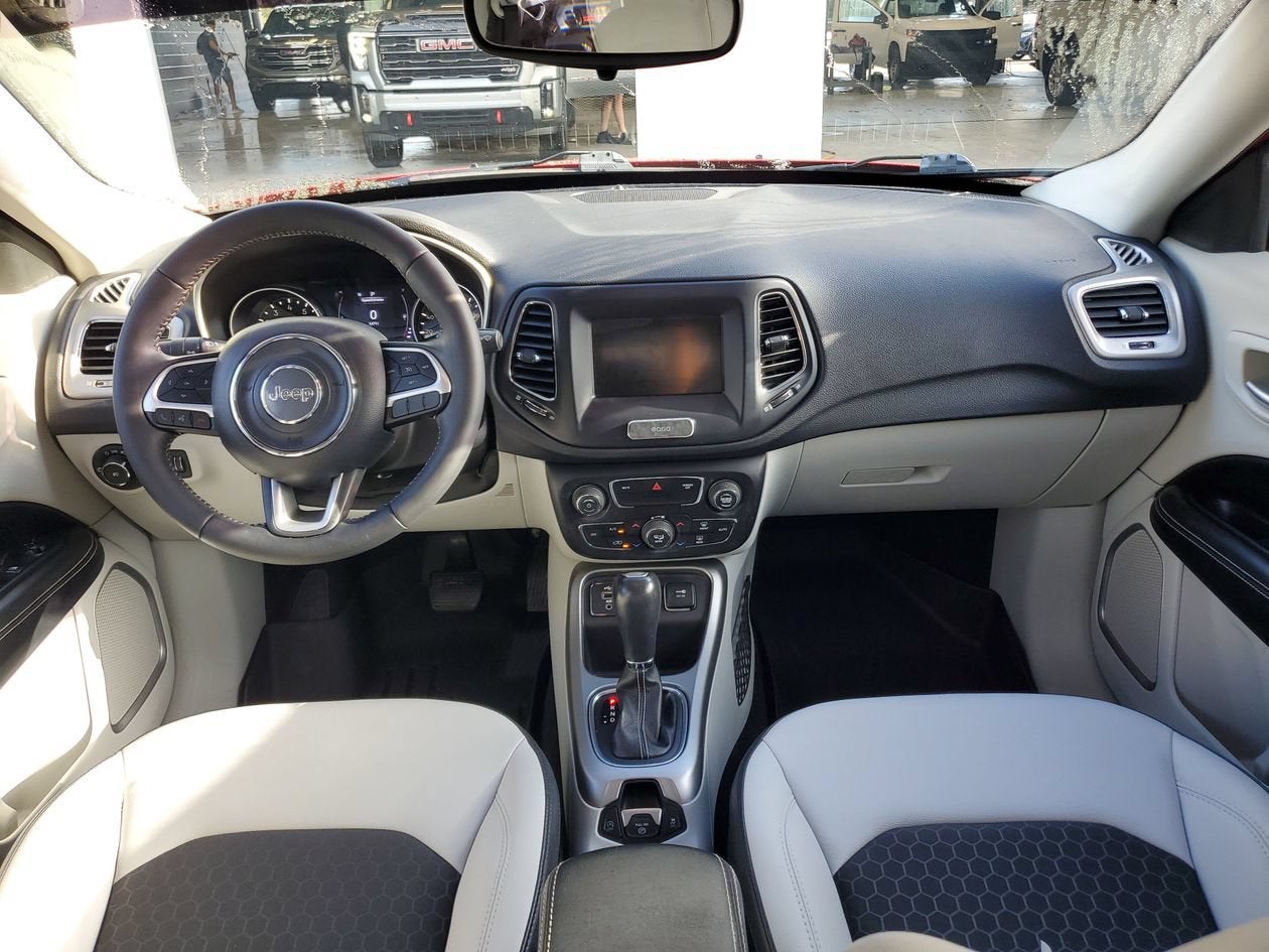 2019 Jeep Compass Latitude w/Sun/Wheel Pkg