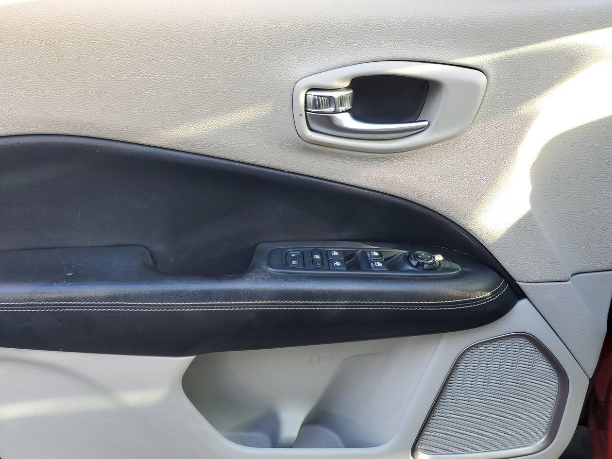 2019 Jeep Compass Latitude w/Sun/Wheel Pkg