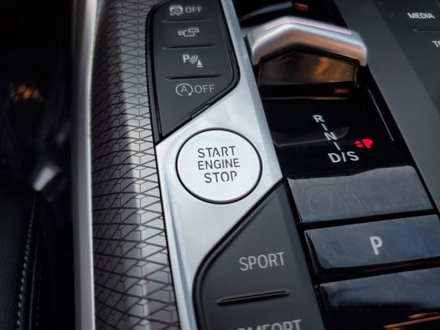 2025 BMW 3 Series 330i