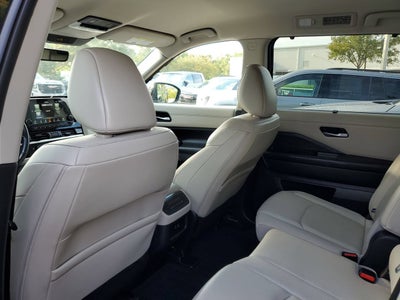 2025 Nissan Pathfinder SL