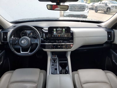2025 Nissan Pathfinder SL