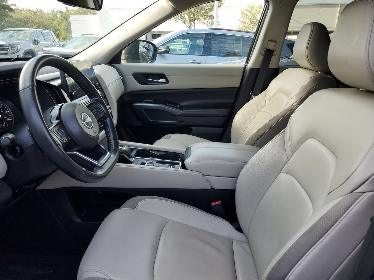 2025 Nissan Pathfinder SL