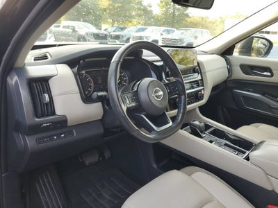 2025 Nissan Pathfinder SL