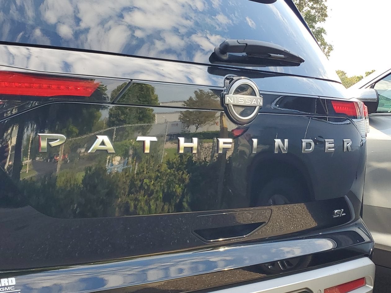 2025 Nissan Pathfinder SL