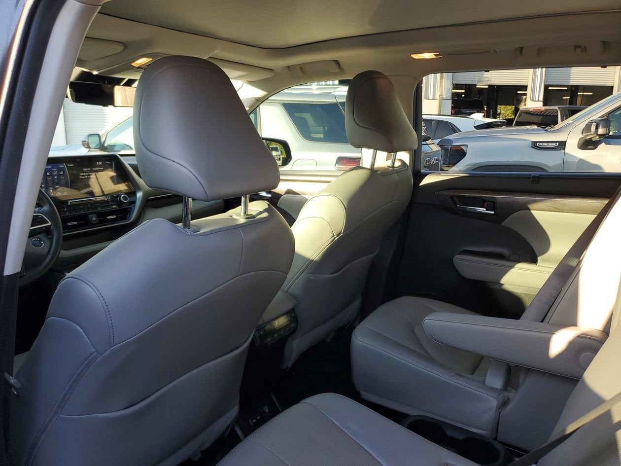 2022 Toyota Highlander Hybrid Platinum