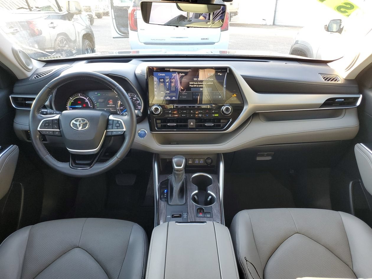 2022 Toyota Highlander Hybrid Platinum