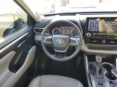 2022 Toyota Highlander Hybrid Platinum