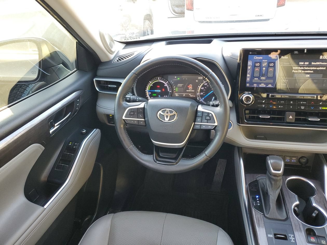 2022 Toyota Highlander Hybrid Platinum