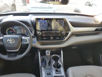 2022 Toyota Highlander Hybrid Platinum