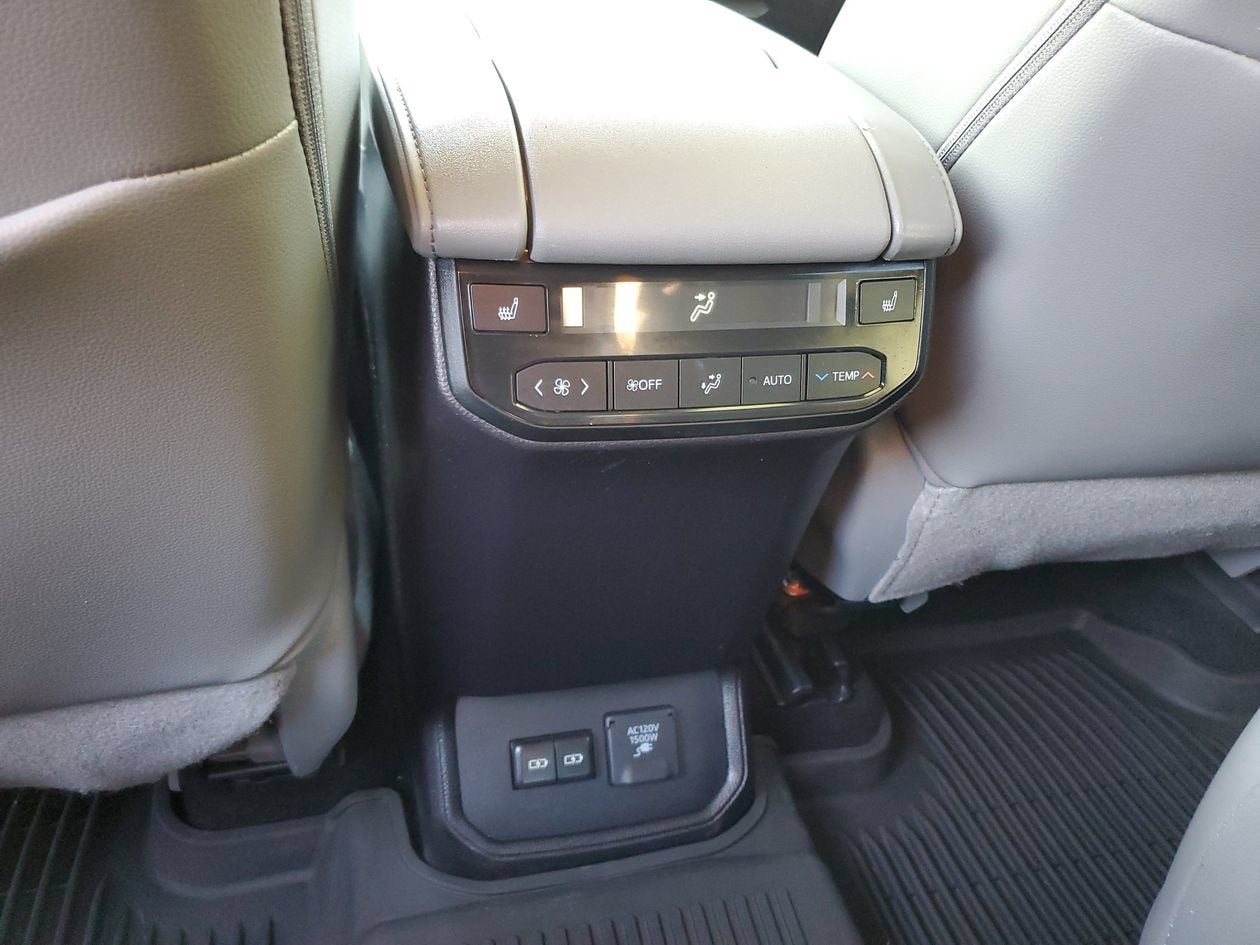 2022 Toyota Highlander Hybrid Platinum
