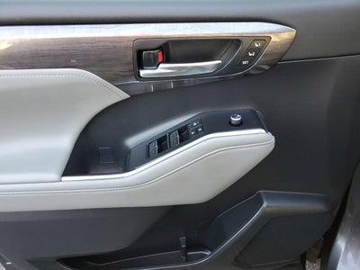 2022 Toyota Highlander Hybrid Platinum