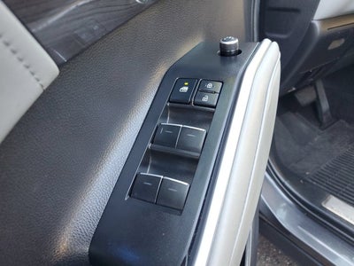 2022 Toyota Highlander Hybrid Platinum