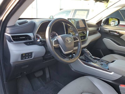 2022 Toyota Highlander Hybrid Platinum