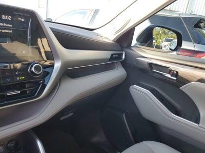 2022 Toyota Highlander Hybrid Platinum
