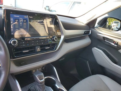 2022 Toyota Highlander Hybrid Platinum