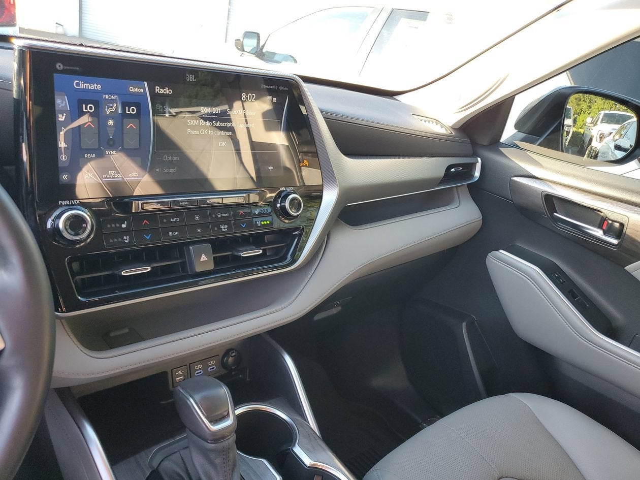 2022 Toyota Highlander Hybrid Platinum