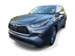 2022 Toyota Highlander Hybrid Platinum